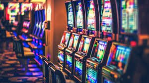 Người chơi tham gia phòng Bingo trực tuyến trên điện thoại